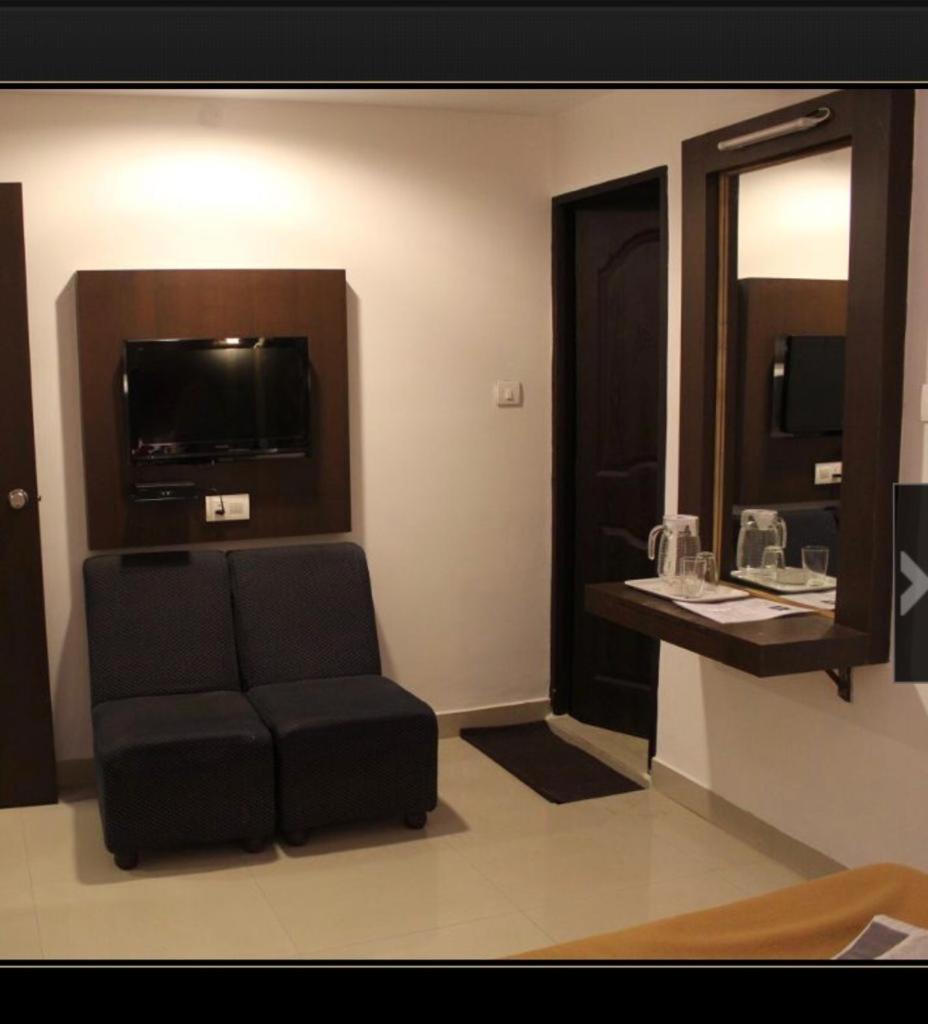 Hotel Aashraya Mysore Bagian luar foto