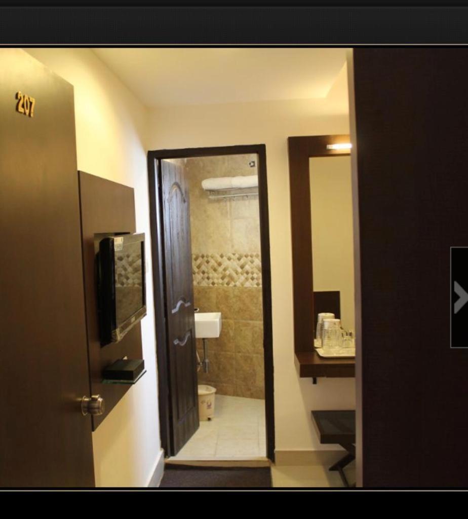 Hotel Aashraya Mysore Bagian luar foto
